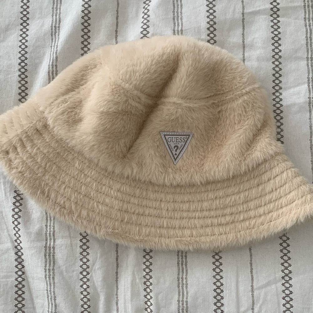 Guess bucket hat, new with tags